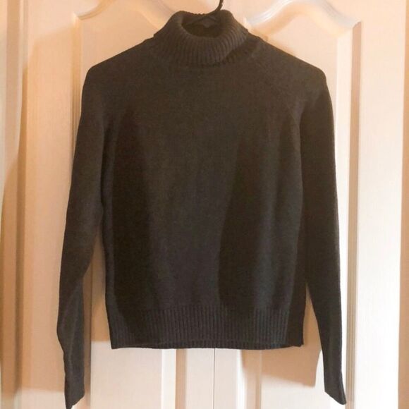Pria Gray Turtleneck Long Sleeve Sweater Size MP - Picture 2 of 5